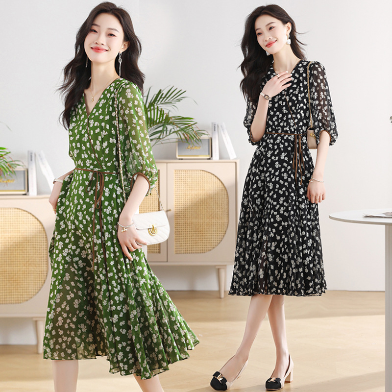 M～3L★夏新作　胸元可愛いフリル　前スリット入り 　花柄　パフスリーブワンピース