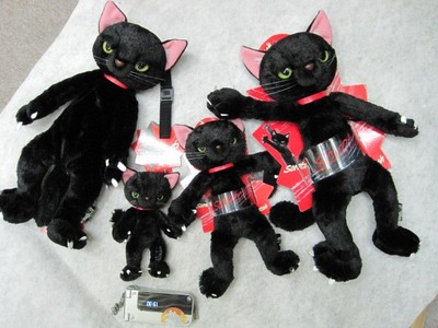 米田民穂さん　黒猫のスクラッチ 灰猫、黒白猫
