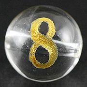 【彫刻ビーズ】水晶 8mm (金彫り) 数字「8」 (横穴)