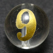 【彫刻ビーズ】水晶 8mm (金彫り) 数字「9」 (縦穴)