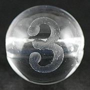 【彫刻ビーズ】水晶 8mm (素彫り) 数字「3」