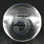 【彫刻ビーズ】水晶 8mm (素彫り) 数字「5」