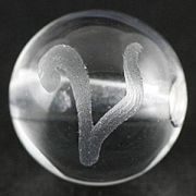 【彫刻ビーズ】水晶 8mm (素彫り) アルファベット「V」