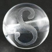 【彫刻ビーズ】水晶 8mm (素彫り) アルファベット「S」