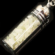 天然石チップ お守り瓶キーホルダー ニュージェード(New Jade)