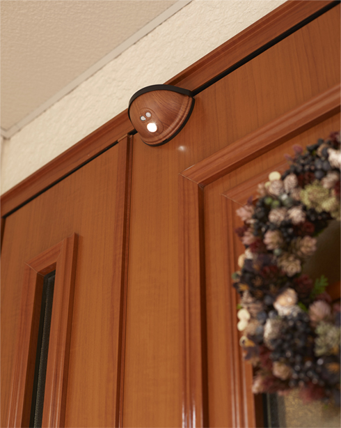 ドア用センサーライト（木目タイプ）  防犯 防災 災害 玄関 野外 屋内 室内 照明 人感 LEDライト 階段