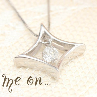 【me on...】きら星のように輝くダイヤモチーフと、一粒ダイヤモンドのK10ネックレス
