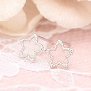 【me on...】絵本のようなキュートなお星様をねじり加工で仕立てたスターモチーフピア