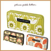 美しいテキスタイルのお財布 ”petunia pickle bottom”ワンダーラストウォレット