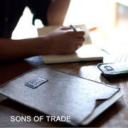 ”Sons of Trade” インデックスタブレットスリーブ