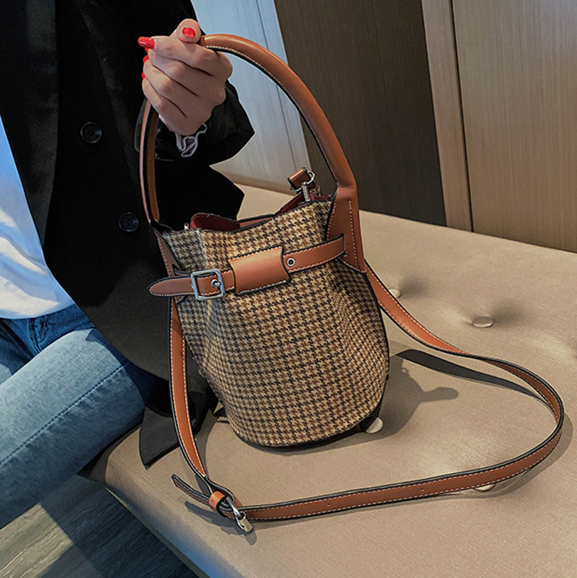 カラフルチェック柄ポシェット パークポシェット』(全6色)モストロ/身軽に遊べるがコンセプト