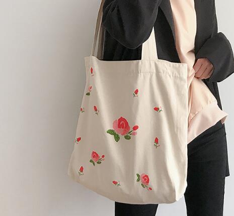 バッグ　トートバッグ　鞄　カバン　肩掛け　レディース　春　学生　大容量　バラ　刺繍　帆布　トレンド