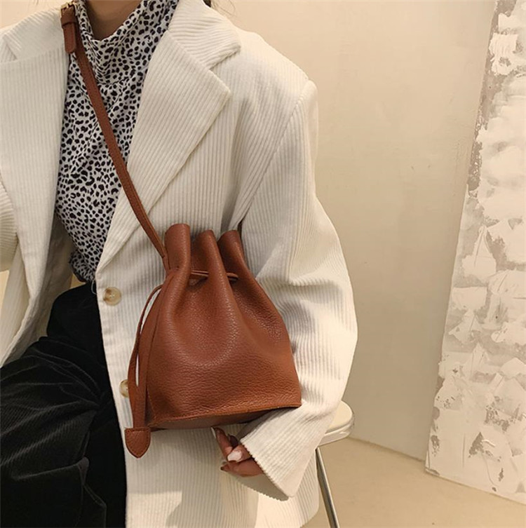 注目になる印象。韓国ファッション 新品 女性 レトロ 質感 クロスボディバッグ 簡約 百掛け バケツバッグ