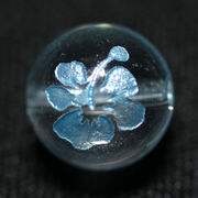 【彫刻ビーズ】水晶 10mm (ブルー彫り) ハイビスカス