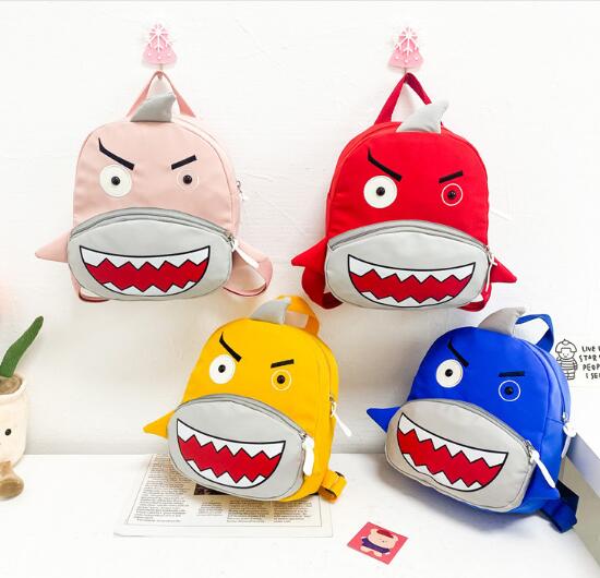 バッグ　鞄　カバン　リュック　キッズ　子ども　かわいい　サメ　カジュアル　トレンド　人気