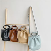 選べる4色 INSスタイル ハイエンド レトロ  フォールド ハンドバッグ デザイン クロスボディ バケツバッグ