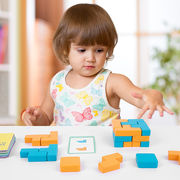 木製の子供のパズル、幼児教育、論理的思考、幾何学的な構成要素、ゲームの指示による難易度の挑戦、幼稚園