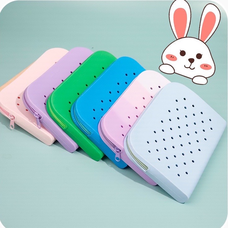 ハンドメイド ポーチにもなる小物入れ2点セットとチャーム4点セット2