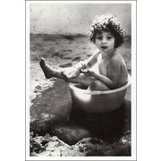 ポストカード モノクロ写真「身体を洗う子ども」