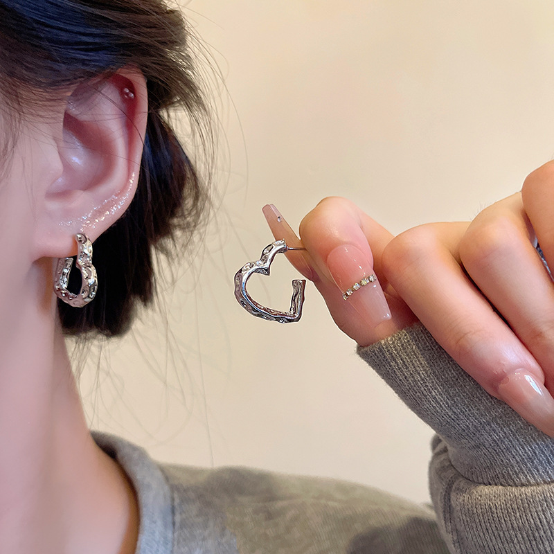 PANDORA Heart Hoop Earrings（ピアス） Asymmetrical Heart Hoop Earrings
