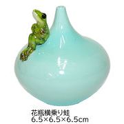 ミニ樹脂 置物 花瓶横乗り蛙