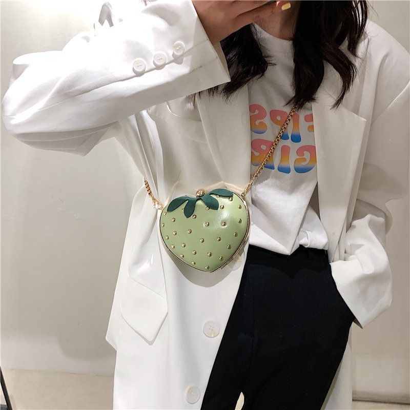 いちご様 5色 かわいい いちご ショルダーバッグ ファッションリベット