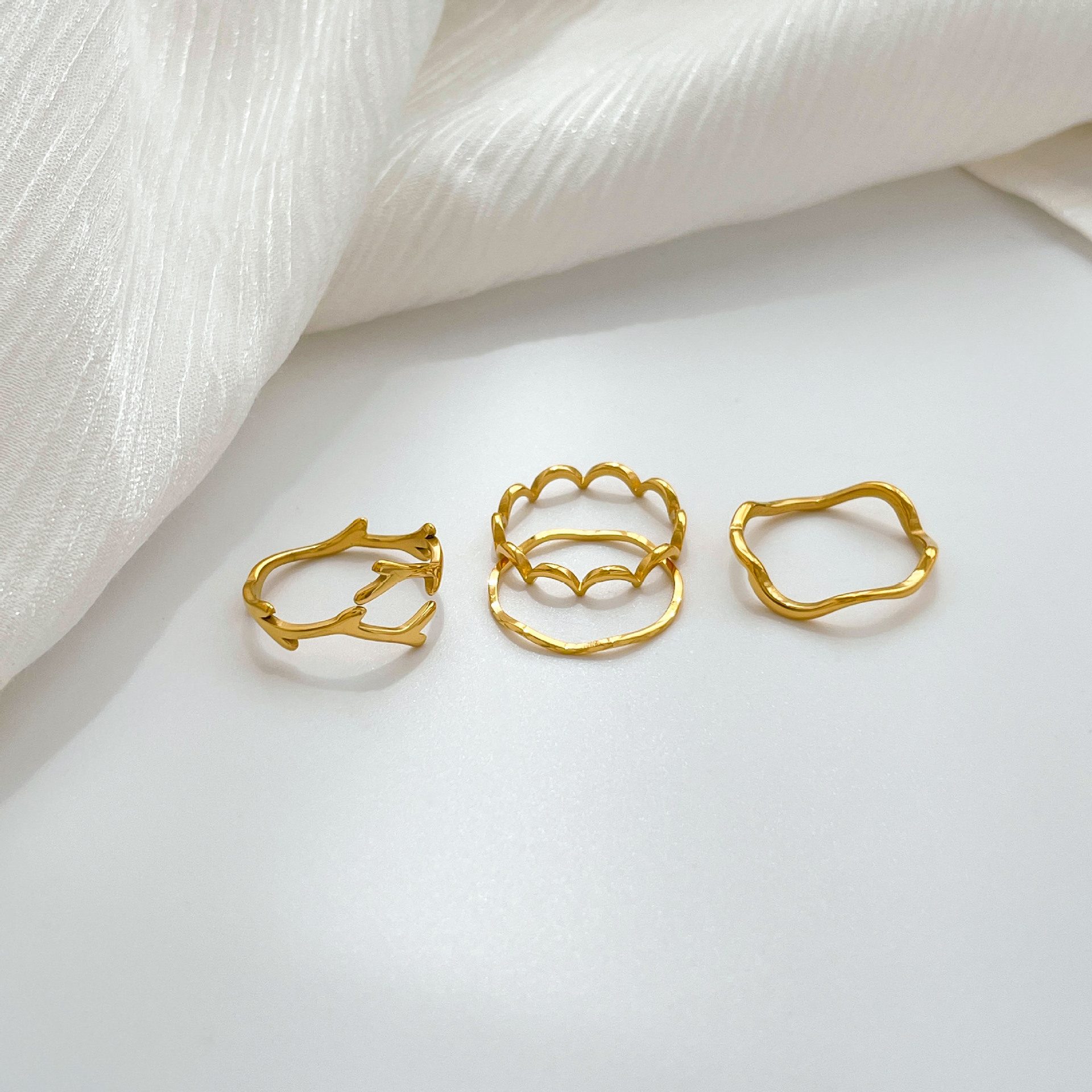 ステンレス指輪　リング　デザイン　金属アレルギー対応　ファッション　18kコーティング