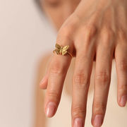 ステンレス   18Kゴールド指輪      欧米風        蝶の指輪   ファッション