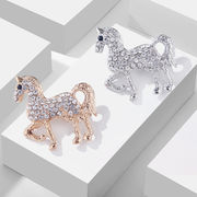 2色 ラインストーン 馬のブローチ   動物 ブローチ コサージュ ピン 馬のアクセサリー
