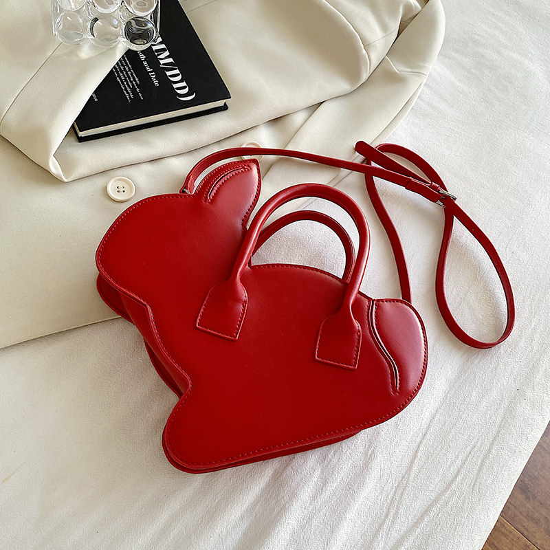 familiar 赤いショルダーバッグ クマとウサギ刺繍 familiar 赤いショルダーバッグ クマとウサギ刺繍