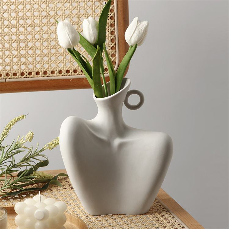 リピーターが多い 人体芸術 花瓶  陶磁器の花瓶 デザインセンス 生け花 民宿の装飾品