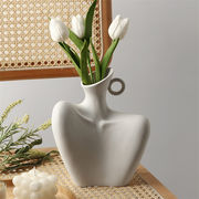 リピーターが多い 人体芸術 花瓶  陶磁器の花瓶 デザインセンス 生け花 民宿の装飾品