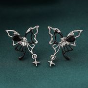 925  ブラックとシルバーのデザイン 蝶 ピアス 金属 蝶のアクセサリー   韓国ファッション ピアス