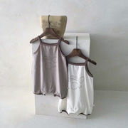 韓国の赤ちゃんの男女の赤ちゃんの簡単な色合わせの連体衣新生児の薄いタイプの柔軟なサスペンダーの登山服