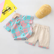 夏の子供服、半袖、格子縞のシャツ、ショートパンツ、2点セット