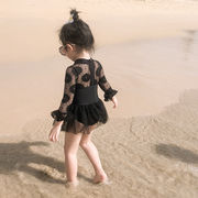 女の子の水着2024年夏の新しい女の赤ちゃん韓国版ブラックレースワンピース水着水泳帽子供服