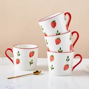 セラミックマグカップ かわいいいちごの水杯 大容量セラミック朝食カップ コーヒーカップ