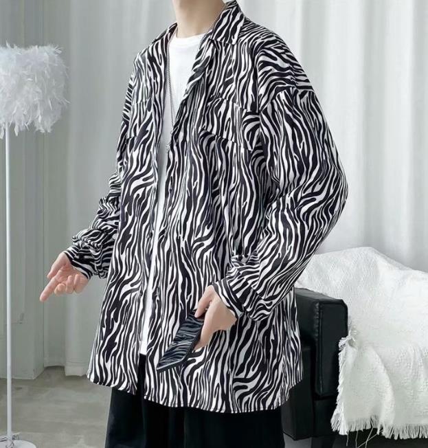 d.i.a ゼブラ柄フード付きジャケット d.i.a ゼブラ柄フード付きジャケット d.i.a. ゼブラ柄フード付き