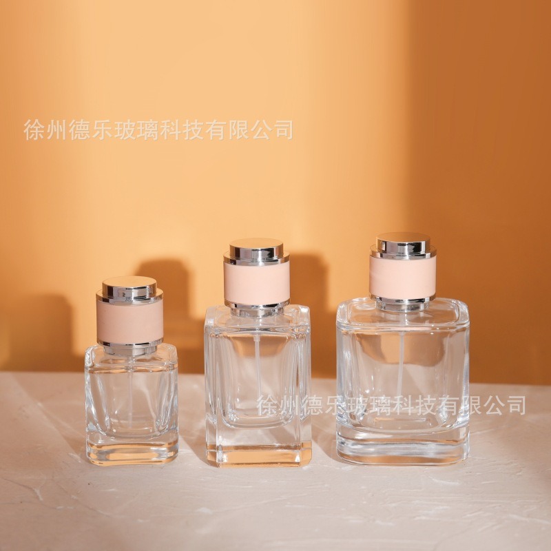 【現在非売品】水色の透明のガラス瓶　香水瓶 現在非売品】水色の透明のガラス瓶 香水瓶 現在非売品】水色の