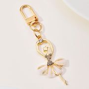 金属 バレエ少女 キーホルダー  ファッション バレエ雑貨   記念品  バレリーナ   バレエキーホルダー