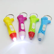 新入荷★ファション小物　キーホルダー 　ストラップ★光るLED