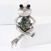 貝殻  カエルブローチ  蛙  シェル  ブローチ コサージュ カエルアクセサリー
