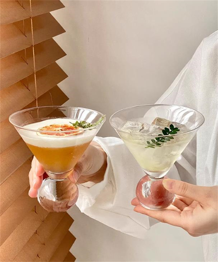 最新トレンド勢揃い カクテル用高脚グラス 三角シャンパン形状 ホロ酔いドリンク ガラス製 食品安全対応