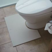珪藻土に消石灰を配合した消臭効果の高いトイレマット！ ”soil（ソイル）”TOILET MAT