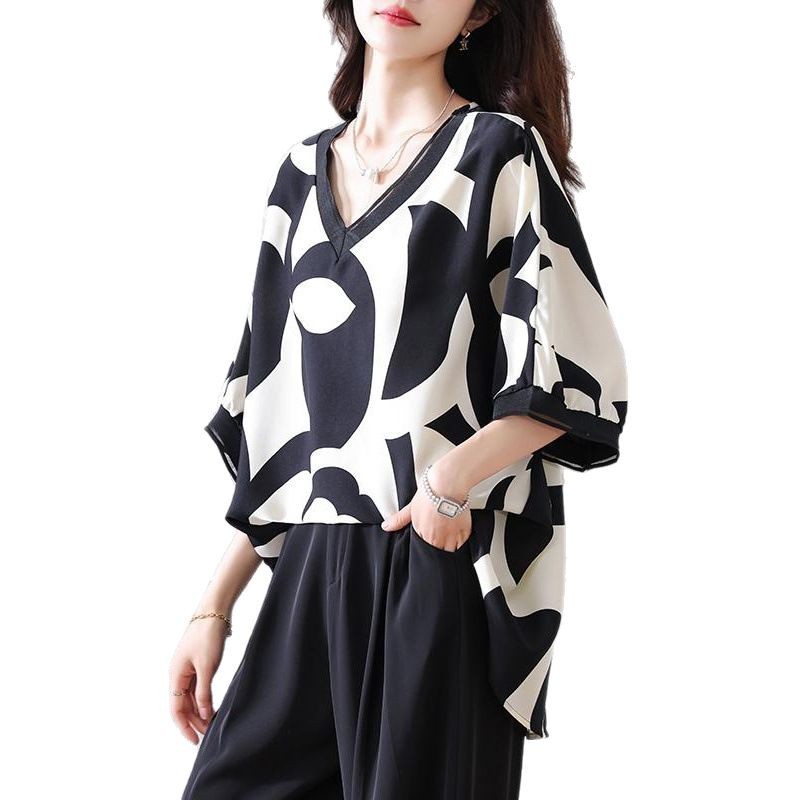 L～6L大きいサイズ★ゆったり　上品感Vネック　お洒落花柄プリント　トップス　ブラウス