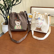 ショルダーバッグ　デザイン　韓国ファッション　サコッシュ　春夏　軽量　 刺繍　ハンドバッグ