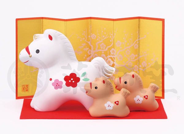 ☆開運招福の干支☆ 縁起の良い置物【錦彩 招福午(紅梅・親子