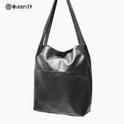 【2025年秋の新作】スムース フェイクレザー スクエア ショルダー トートバッグ／MinoriTY