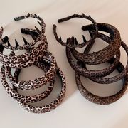 ヒョウ柄カチューシャ　ヘアアクセサリー　レディース　デザイン　韓国風　髪飾り