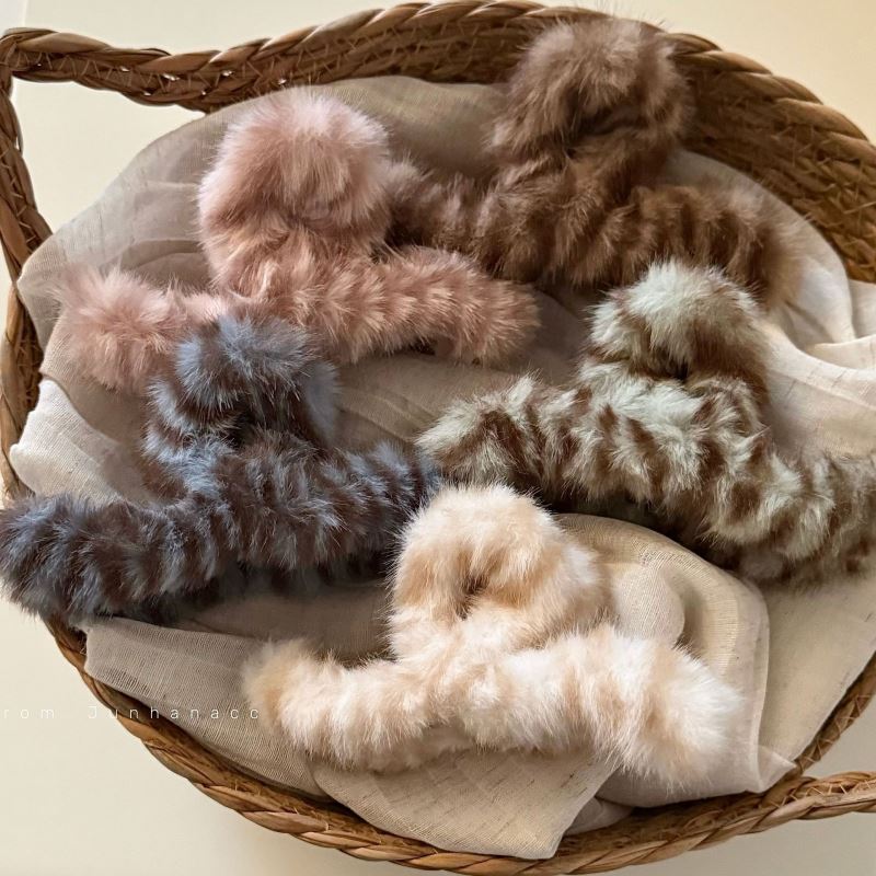 2025年新品★髪飾り　アクセサリー★